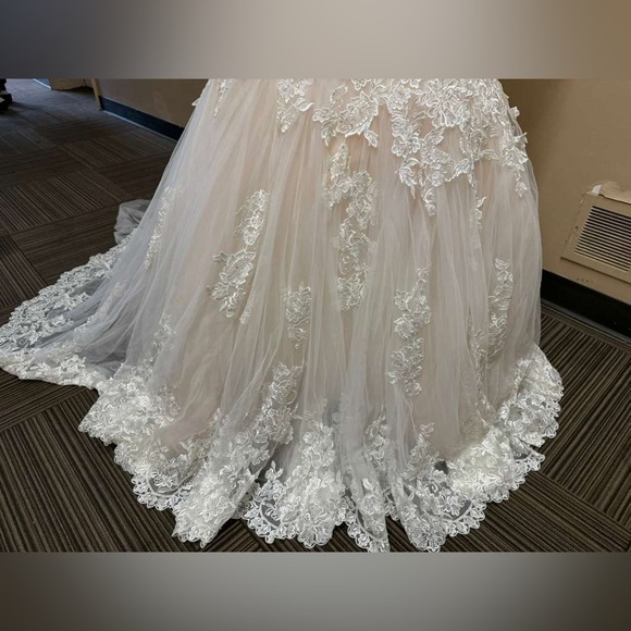 Maggie Sottero Ivory Bridal Gown - Picture 12 of 17